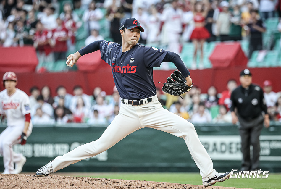 롯데 자이언츠 우완 파이어볼러 유망주 윤성빈이 지난 16일 기장-KBO 야구센터에서 열린 고양 히어로즈(키움 퓨처스팀)와의 2024 KBO Fall League 경기에서 1이닝 무실점을 기록했다. 사진 롯데 자이언츠