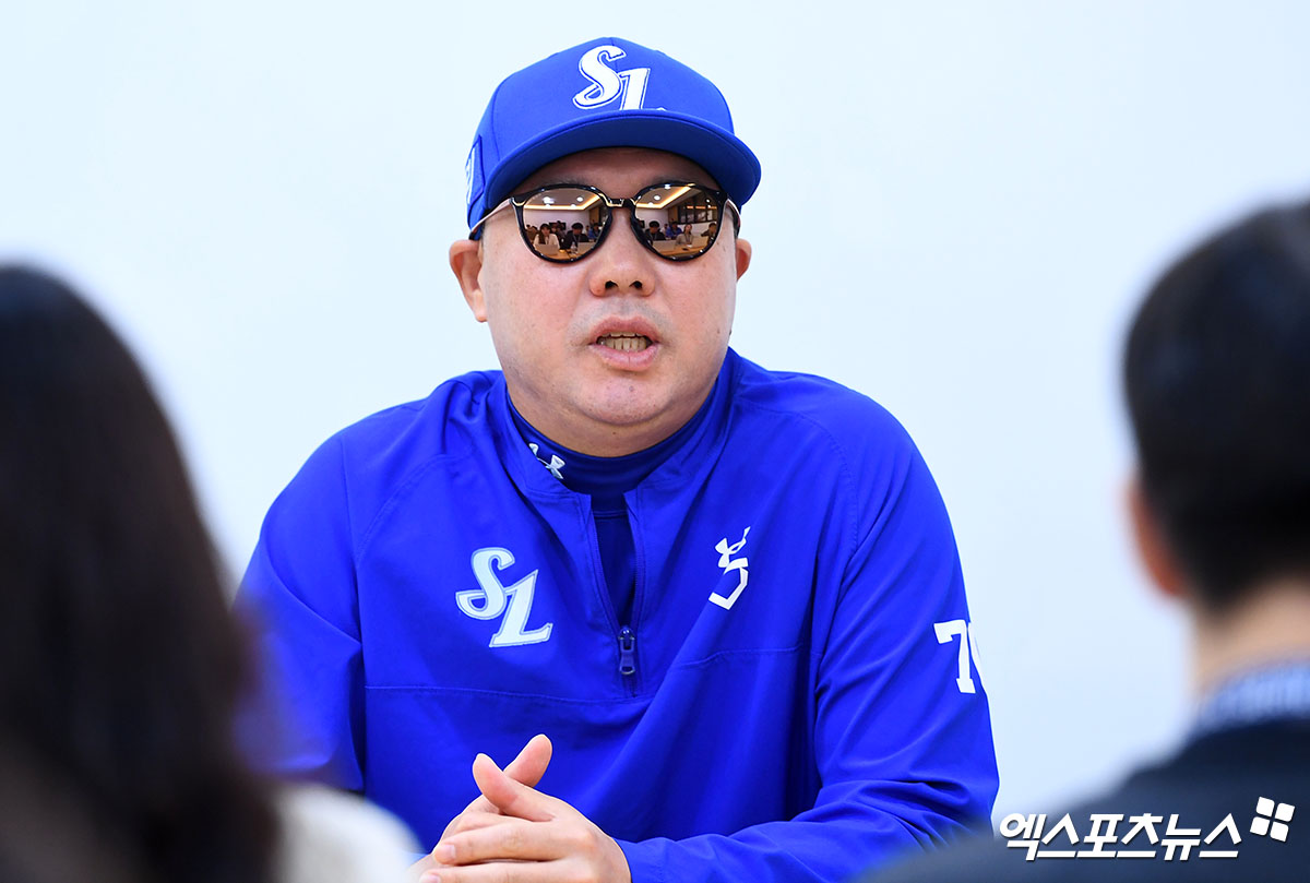 박진만 삼성 감독은 19일 잠실구장에서 열릴 '2024 신한 SOL Bank KBO 포스트시즌' LG와 플레이오프(5전 3승제) 4차전을 앞두고 취재진을 만났다. 이 자리에서 구자욱의 몸 상태를 알리며 대타로 활용하겠다는 뜻을 전했다. 잠실, 김한준 기자