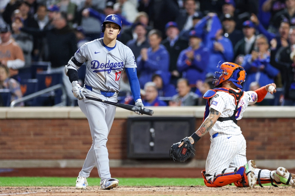 19일 미국 뉴욕 플러싱의 시티필드에서 열린 2024 미국프로야구 메이저리그(MLB) 포스트시즌 내셔널리그 챔피언십시리즈(NLCS·7전4선승제) 5차전 LA 다저스와 뉴욕 메츠의 경기, 메츠가 12:6으로 승리하면서 시리즈 전적 2승3패를 만들었다. 다저스 오타니는 4타수 2안타 1볼넷으로 활약했으나 주루에서 득점 기회를 놓치면서 아쉬움을 삼켰다. AFP 연합뉴스