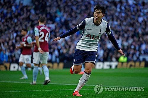 손흥민은 19일(한국시간) 영국 런던의 토트넘 홋스퍼 스타디움에서 열린 토트넘과 웨스트햄 유나이티드 간의 2024-25시즌 프리미어리그 8라운드 홈경기에서 선발로 나와 쐐기골을 터트리며 4-1 역전승에 일조했다. 부상 복귀전을 가진 손흥민은 경기 후 다시 경기장으로 돌아온 것에 대해 기쁜 심정을 드러냈다. 연합뉴스