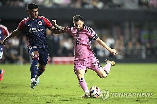 '축구의 신' 리오넬 메시가 소속팀 인터 마이애미에 또 하나의 우승컵을 선물했다. 구단 역사상 첫 정규리그 우승을 차지한 마이애미는 내년 여름 미국에서 개최되는 2025 국제축구연맹(FIFA) 클럽월드컵 진출도 확정지었다. 연합뉴스