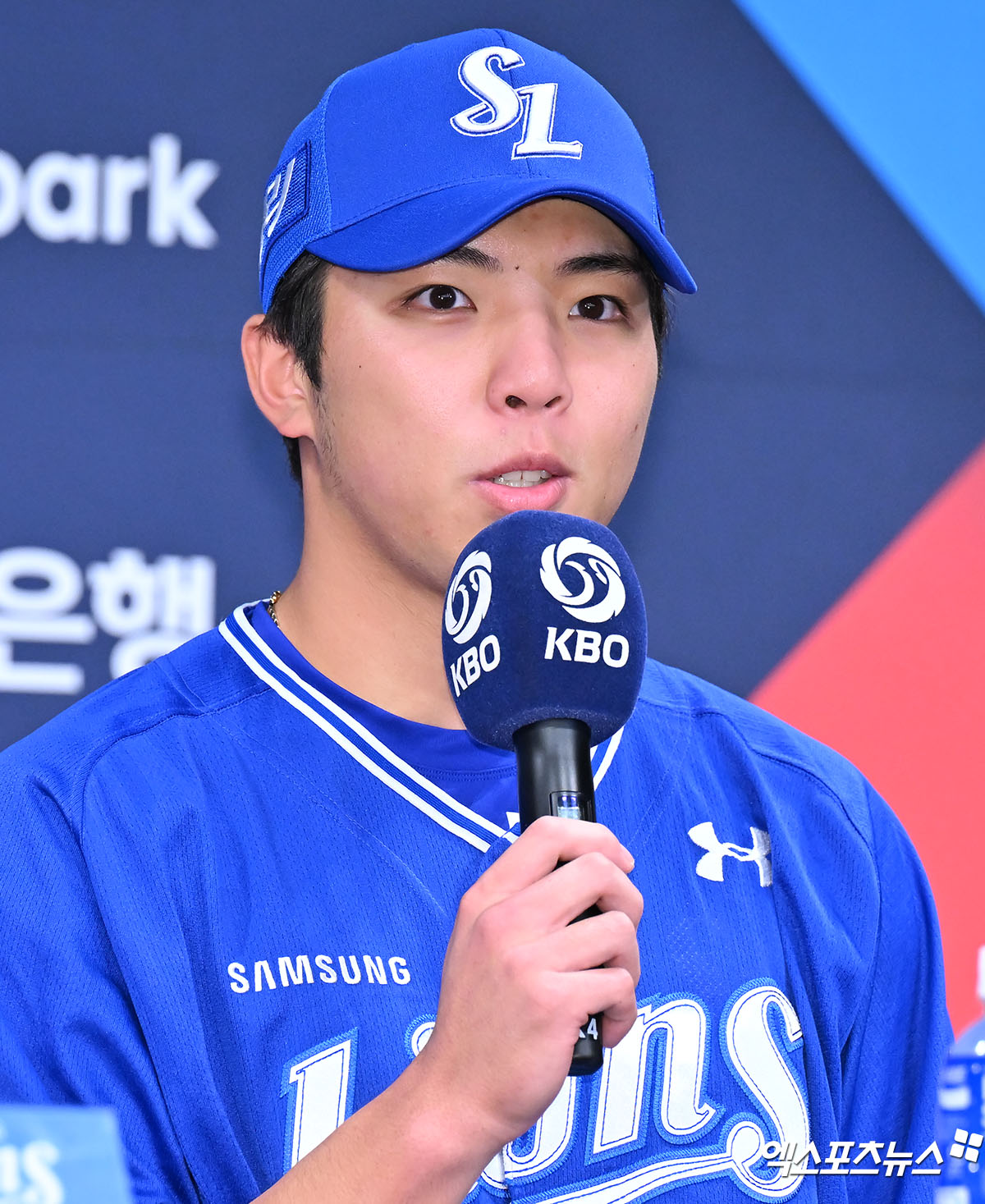 20일 오후 광주 라마다플라자 바이 윈덤 충장 호텔 라벤더홀에서 열린 '2024 신한 SOL Bank KBO 한국시리즈' 미디어데이, 삼성 김영웅이 질문에 답하고 있다. 광주, 김한준 기자