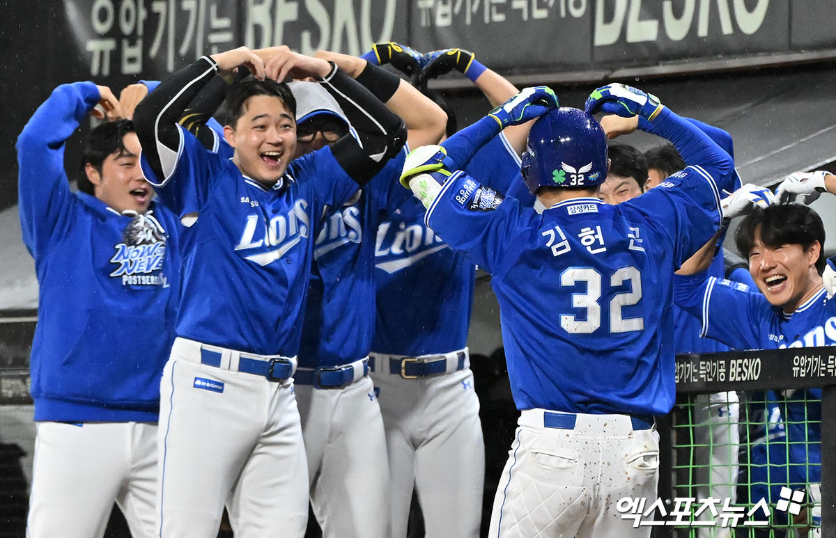 삼성 외야수 김헌곤은 21일 광주 기아챔피언스필드에서 열린 '2024 신한 SOL Bank KBO 포스트시즌' KIA와 한국시리즈(7전 4승제) 1차전에서 2번타자 좌익수로 선발 출전했다. 6회초 팀에 선취점을 안겨주는 솔로포를 터트려 눈길을 끌었다. 광주, 김한준 기자