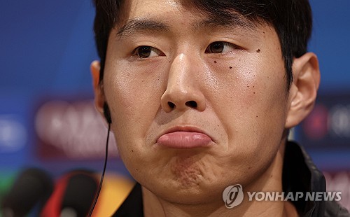 프랑스 최고 명문 파리 생제르맹에서 활약하는 이강인이 23일 열리는 PSV 에인트호번과의 유럽축구연맹 챔피언스리그 리그 페이즈 3차전 홈 경기 하루 전 열린 기자회견에 PSG를 대표하는 선수로 루이스 엔리케 감독과 등장해 시선을 모았다. 이에 따라 이강인은 PSV전 선발이 사실상 확정됐다. 이강인은 '매 경기 결승전처럼 뛰겠다'고 각오를 다졌다. 연합뉴스