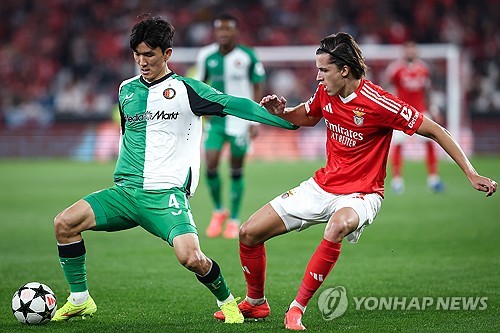 네덜란드 페예노르트에서 활약 중인 황인범이 24일 포르투갈 리스본에서 열린 유럽축구연맹 챔피언스리그 리그 페이즈 3차전 포르투갈 최고 명문 벤피카와의 맞대결에서 90분 풀타임을 누비며 3-1 쾌승을 이끌었다. 황인범은 특히 최고 수준의 중앙 미드필더가 지녀야 할 12km 활동량을 이번에도 기록하며 유럽 수준급 미드필더임을 다시 확인했다. 연합뉴스