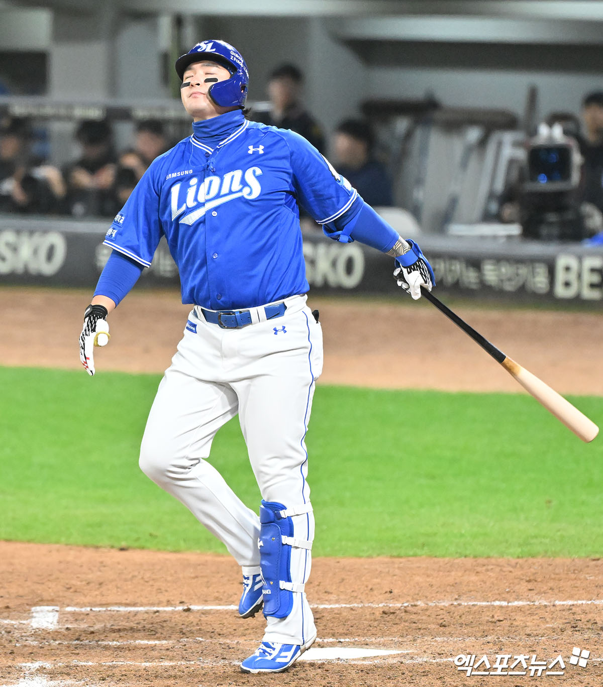 23일 오후 광주기아챔피언스필드에서 열린 '2024 신한 SOL Bank KBO 한국시리즈' 삼성 라이온즈와 KIA 타이거즈의 2차전 경기, 8회초 삼성 박병호가 헛스윙 삼진을 당하고 있다.엑스포츠뉴스DB