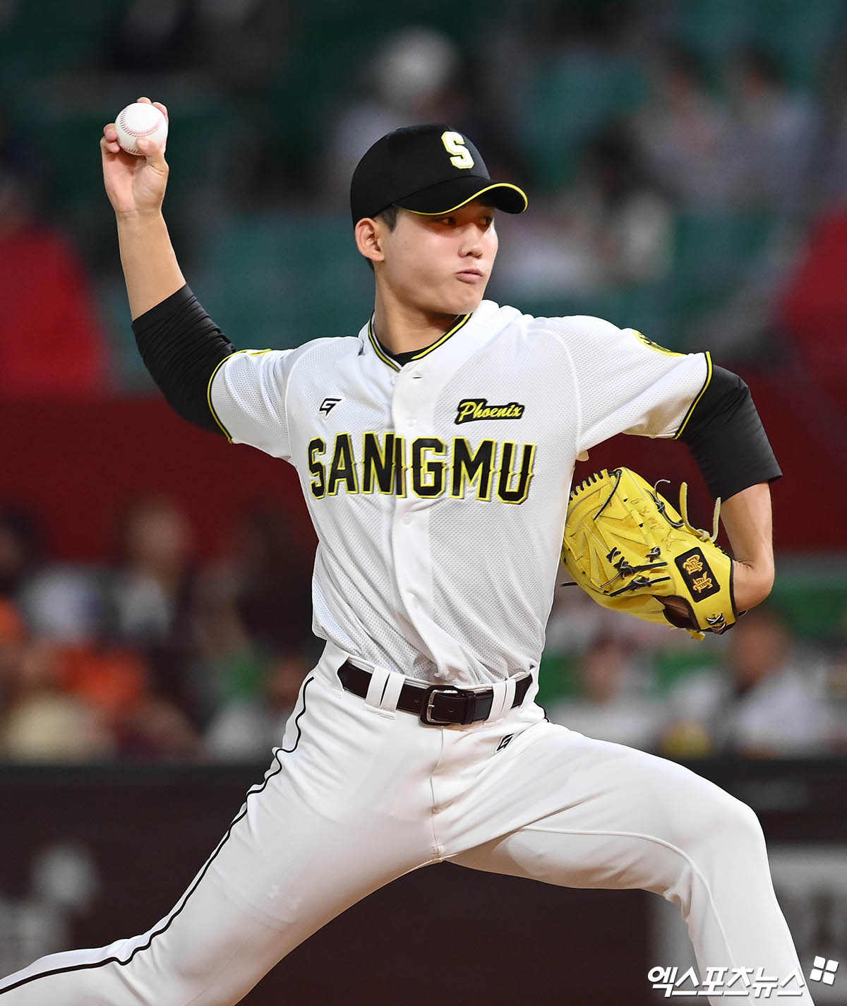 5일 오후 인천 SSG랜더스필드에서 열린 '2024 신한 SOL Bank KBO 올스타 프라이데이' 퓨처스 올스타전 남부와 북부의 경기, 9회초 남부 이강준이 역투하고 있다. 엑스포츠뉴스DB