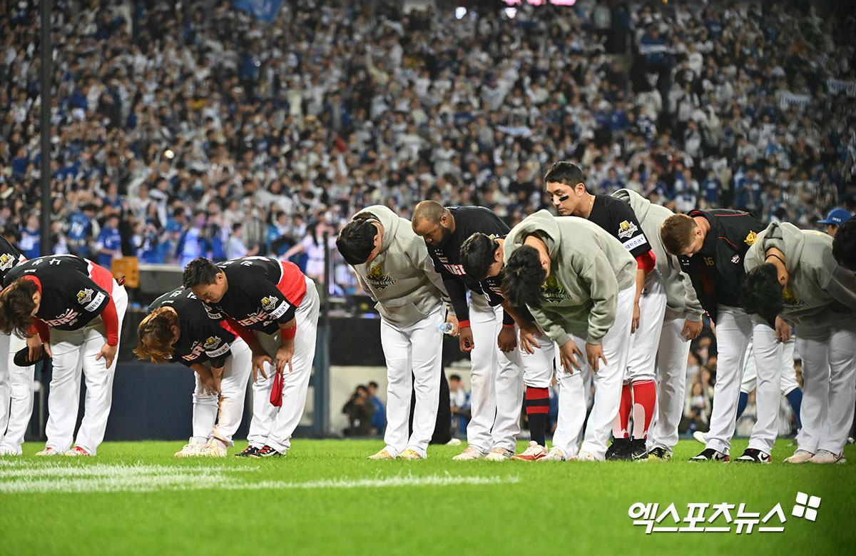 KIA는 25일 삼성라이온즈파크에서 열린 '2024 신한 SOL Bank KBO 포스트시즌' 삼성과 한국시리즈(7전 4승제) 3차전에서 2-4로 패했다. 팀은 시리즈 첫 번째 패배를 기록했다. 대구, 김한준 기자