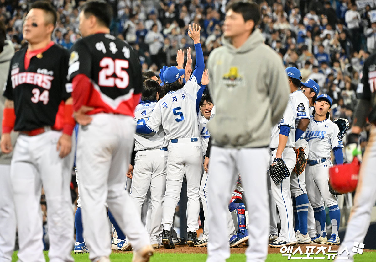 KIA는 25일 삼성라이온즈파크에서 열린 '2024 신한 SOL Bank KBO 포스트시즌' 삼성과 한국시리즈(7전 4승제) 3차전에서 2-4로 패했다. 팀은 시리즈 첫 번째 패배를 기록했다. 대구, 김한준 기자