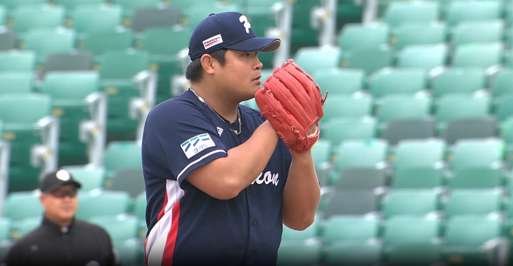 25일 울산 문수구장에서 열린 2024 울산-KBO Fall League 독립리그 올스타와 멕시칸리그 연합팀의 경기, 독립리그 선발투수 지윤이 5이닝 무사사구 7탈삼진 무실점으로 승리투수가 됐다. KBO 제공