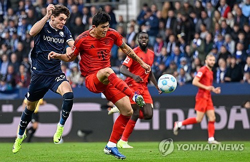 바이에른 뮌헨은 27일(한국시간) 독일 보훔에 위치한 보노비아 루르슈타디온에서 열린 VfL 보훔과의 2024-25시즌 독일 분데스리가 8라운드 원정 경기에서 5-0 대승을 거뒀다. 이날 김민재는 선발로 나와 78분을 소화하는 동안 팀의 무실점 승리에 기여했지만 몇몇 매체들은 김민재의 위치 선정 능력을 지적하며 여전히 불안하다고 평가했다. 연합뉴스 