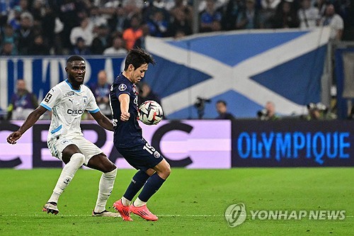 파리 생제르맹(PSG)은 28일(한국시간) 프랑스 마르세유에 위치한 스타드 벨로드롬에서 열린 올랭피크 드 마르세유와의 2024-25시즌 프랑스 리그1 9라운드 원정 경기에서 3-0 대승을 거뒀다. 이날 이강인은 오른쪽 윙어로 선발 출전해 78분을 소화했는데 위협적인 장면을 만들어 내지 못하면서 프랑스 현지 매체들로부터 최저 평점을 받았다. 연합뉴스