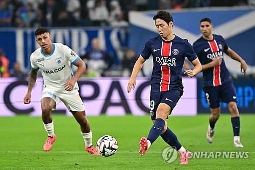 파리 생제르맹(PSG)은 28일(한국시간) 프랑스 마르세유에 위치한 스타드 벨로드롬에서 열린 올랭피크 드 마르세유와의 2024-25시즌 프랑스 리그1 9라운드 원정 경기에서 3-0 대승을 거뒀다. 이날 이강인은 오른쪽 윙어로 선발 출전해 78분을 소화했는데 위협적인 장면을 만들어 내지 못하면서 프랑스 현지 매체들로부터 최저 평점을 받았다. 연합뉴스