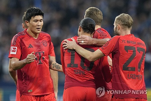 김민재가 독일 유력 축구지 키커에서 28일 보훔전 팀내 최저 평점을 받았다. 독일 최고 명문 바이에른 뮌헨 센터백 김민재는 28일 보흠과의 원정 경기에서 78분을 뛰면서 5-0 대승에 기여했으나 키커는 전반 8분 실수를 꼬집어 김민재에 혹평 준 것으로 보인다. 연합뉴스