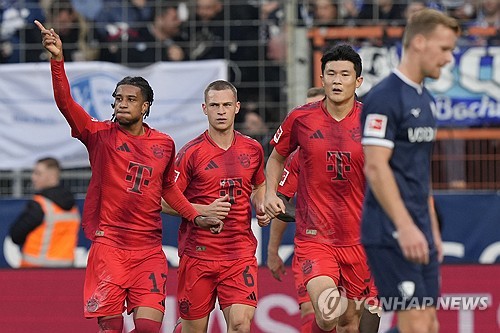 김민재가 독일 유력 축구지 키커에서 28일 보훔전 팀내 최저 평점을 받았다. 독일 최고 명문 바이에른 뮌헨 센터백 김민재는 28일 보흠과의 원정 경기에서 78분을 뛰면서 5-0 대승에 기여했으나 키커는 전반 8분 실수를 꼬집어 김민재에 혹평 준 것으로 보인다. 연합뉴스