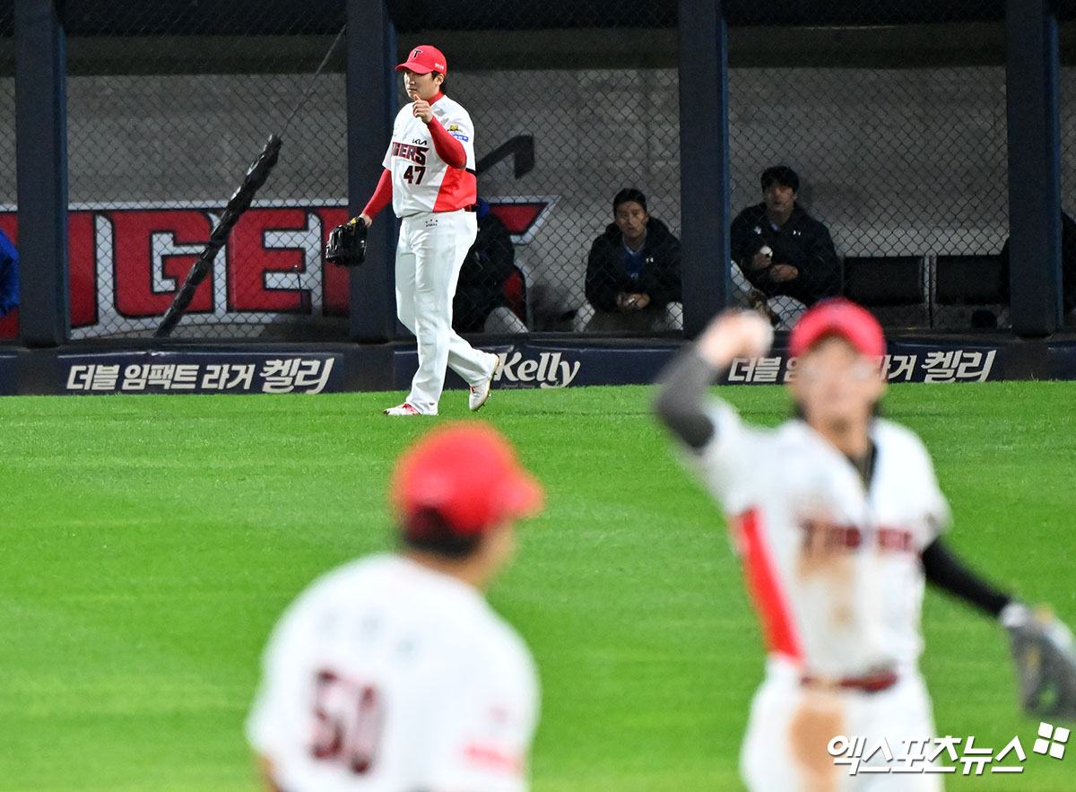 23일 오후 광주기아챔피언스필드에서 열린 '2024 신한 SOL Bank KBO 한국시리즈' 삼성 라이온즈와 KIA 타이거즈의 2차전 경기, 7회초 KIA 나성범이 삼성 디아즈의 우전안타때 보살을 기록한 후 기뻐하고 있다. 엑스포츠뉴스 DB