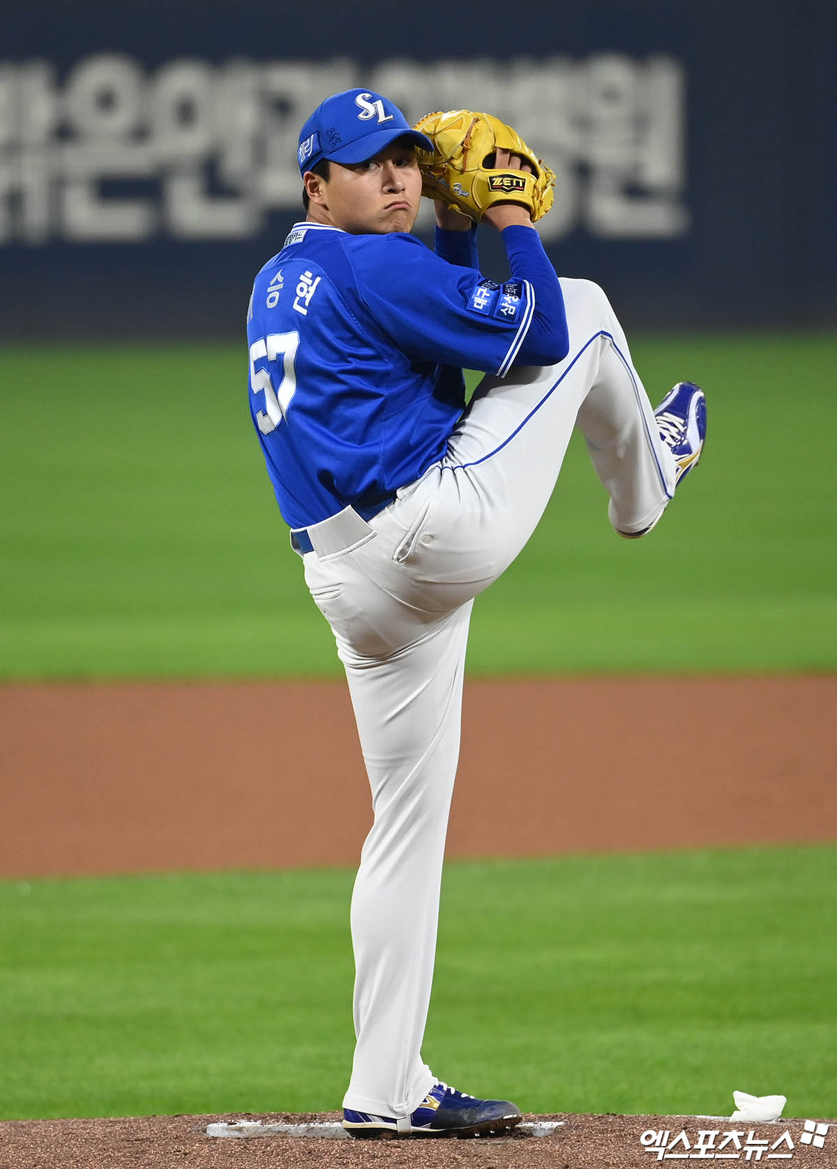 삼성 투수 이승현(57번)은 28일 광주 기아챔피언스필드에서 열린 '2024 신한 SOL Bank KBO 포스트시즌' KIA와 한국시리즈(7전4승제) 5차전에서 선발 등판했다. 이날 최종 성적 3⅔이닝 2실점으로 최소한의 몫을 해냈다. 광주, 김한준 박지영 기자