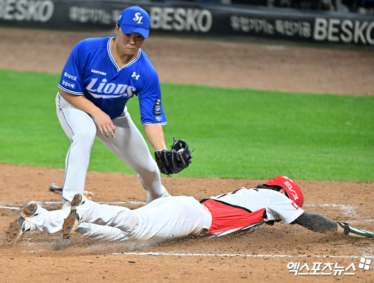 삼성 투수 김윤수는 28일 광주 기아챔피언스필드에서 열린 '2024 신한 SOL Bank KBO 포스트시즌' KIA와 한국시리즈(7전4승제) 5차전에서 구원 등판했다. 5회말 2사 만루 김도영을 상대로 폭투를 내줬고, 2실점 하며 동점을 허용했다. 광주, 김한준 박지영 기자