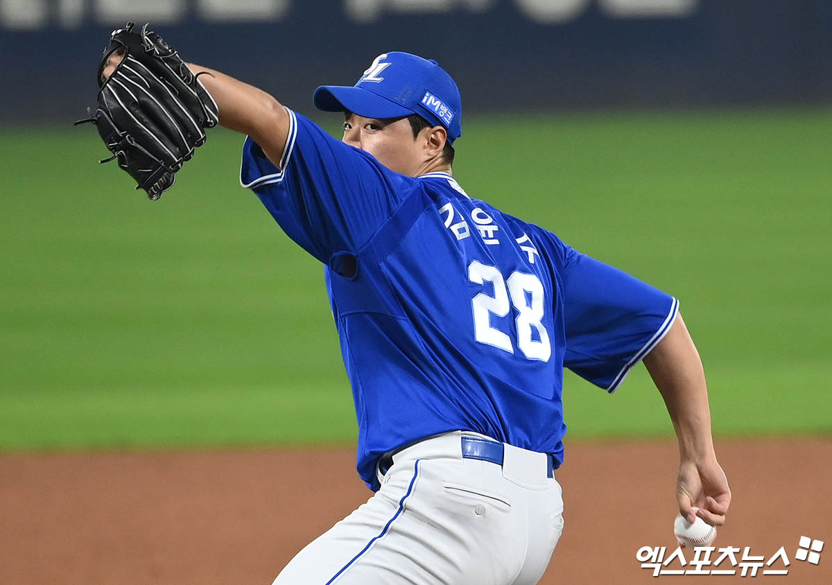 삼성 투수 김윤수는 28일 광주 기아챔피언스필드에서 열린 '2024 신한 SOL Bank KBO 포스트시즌' KIA와 한국시리즈(7전4승제) 5차전에서 구원 등판했다. 5회말 2사 만루 김도영을 상대로 폭투를 내줬고, 2실점 하며 동점을 허용했다. 광주, 김한준 박지영 기자