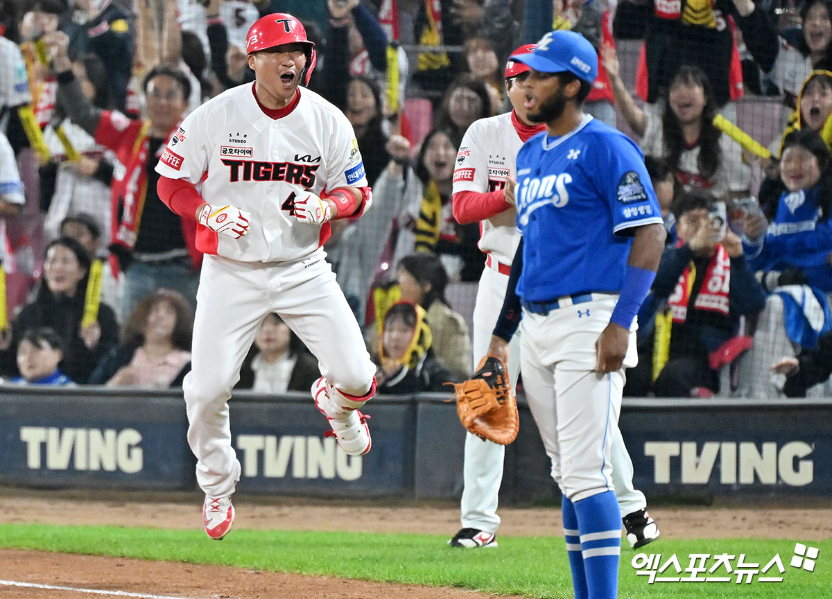 28일 오후 광주기아챔피언스필드에서 열린 '2024 신한 SOL Bank KBO 한국시리즈' 삼성 라이온즈와 KIA 타이거즈의 5차전 경기, 6회말 1사 1,3루 KIA 김태군이 1타점 적시타를 날린 후 기뻐하고 있다. 광주, 김한준 기자