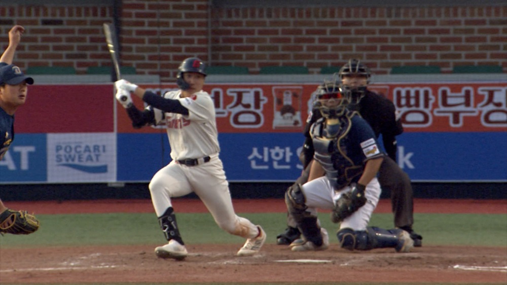 롯데 자이언츠가 울산-KBO Fall League 초대 대회 우승을 차지했다. 롯데 외야수 추재현은 결승전에서 4안타 맹타를 휘둘렀다. KBO