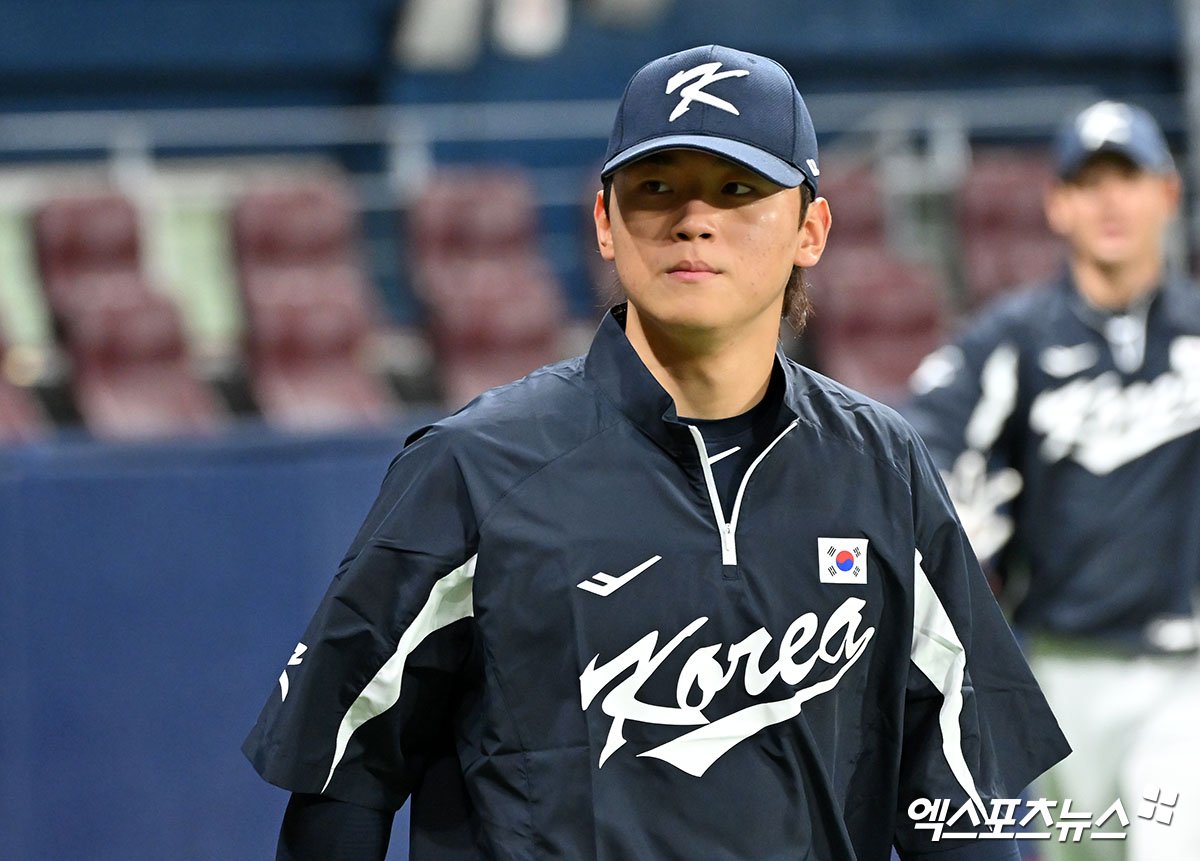 1일 오후 서울 고척스카이돔에서 열라는 2024 WBSC(세계야구소프트볼연맹) 프리미어12 대한민국 야구 대표팀과 쿠바 야구 대표팀의 평가전 경기, 김도영이 훈련에 임하고 있다. 고척, 김한준 기자