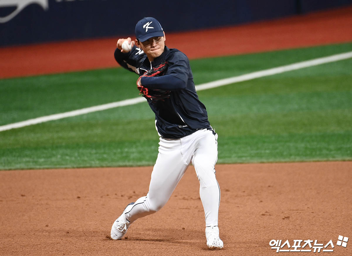 대표팀 내야수 김도영은 1일 고척스카이돔에서 열릴 '2024 K-BASEBALL SERIES with TVING' 쿠바 대표팀과 평가전에서 3번타자 3루수로 선발 출전할 계획이다. 그는 올 시즌 빼어난 활약을 대표팀에서도 이어가리라 다짐했다. 고척, 김한준 박지영 기자