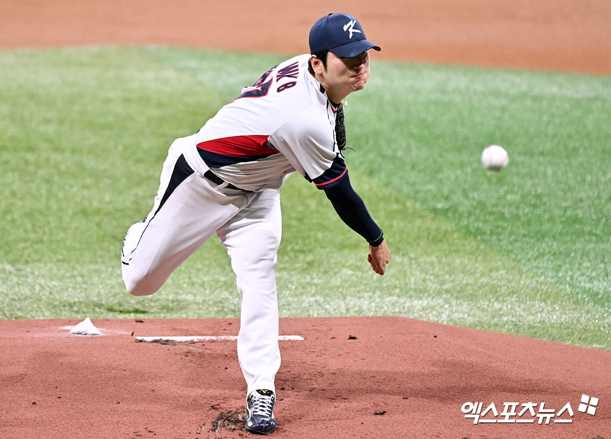 대표팀 투수 곽빈은 1일 고척스카이돔에서 열린 '2024 K-BASEBALL SERIES with TVING' 쿠바 대표팀과 평가전에서 선발 등판했다. 2이닝 무실점으로 깔끔한 투구를 선보이며 실전 감각을 끌어올렸다. 곽빈은 '오랜 만에 던졌지만 내 구위를 믿고 던지니 좋은 결과가 나왔다'고 했다. 고척, 김한준 박지영 기자