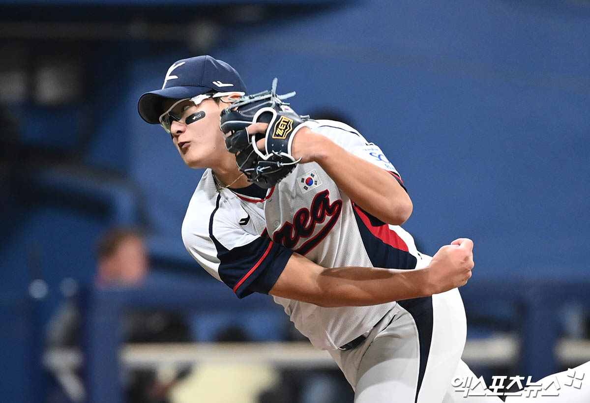 대표팀 투수 김서현은 1일 고척스카이돔에서 열릴 '2024 K-BASEBALL SERIES with TVING' 쿠바 대표팀과 평가전에서 구원 등판했다. 최고 시속 155㎞의 강속구를 앞세워 상대 타선을 완벽하게 처리했다. 엑스포츠뉴스 DB