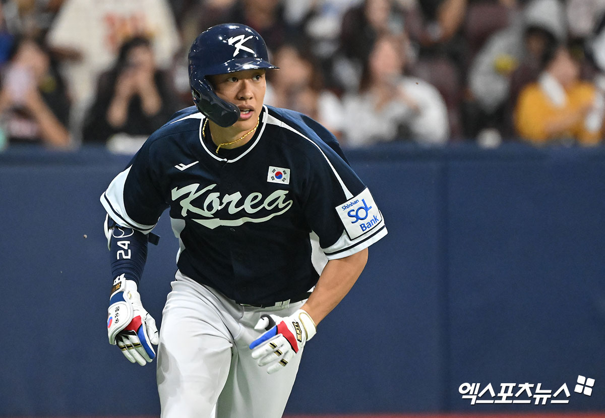 대표팀 내야수 송성문은 2일 고척스카이돔에서 열린 '2024 K-BASEBALL SERIES with TVING' 쿠바 대표팀과 평가전에서 2번 지명타자로 선발 출전했다. 4회초 1타점 2루타, 8회초 3루타를 쳐 공격에 활력을 불어넣었다. 고척, 김한준 기자