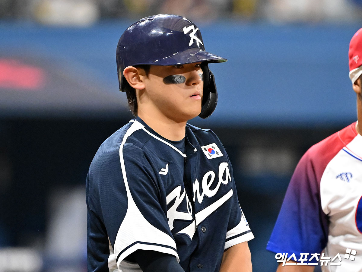 대표팀 내야수 김도영은 2일 고척스카이돔에서 열린 '2024 K-BASEBALL SERIES with TVING' 쿠바 대표팀과 평가전에서 3번타자 3루수로 선발 출전했다. 3타수 1안타 1도루를 기록했지만, 최근까지 한국시리즈를 치르는 등 체력 소모가 많아 몸 상태가 정상은 아니다. 그는 빠르게 컨디션을 회복하고자 다짐했다. 고척, 김한준 기자