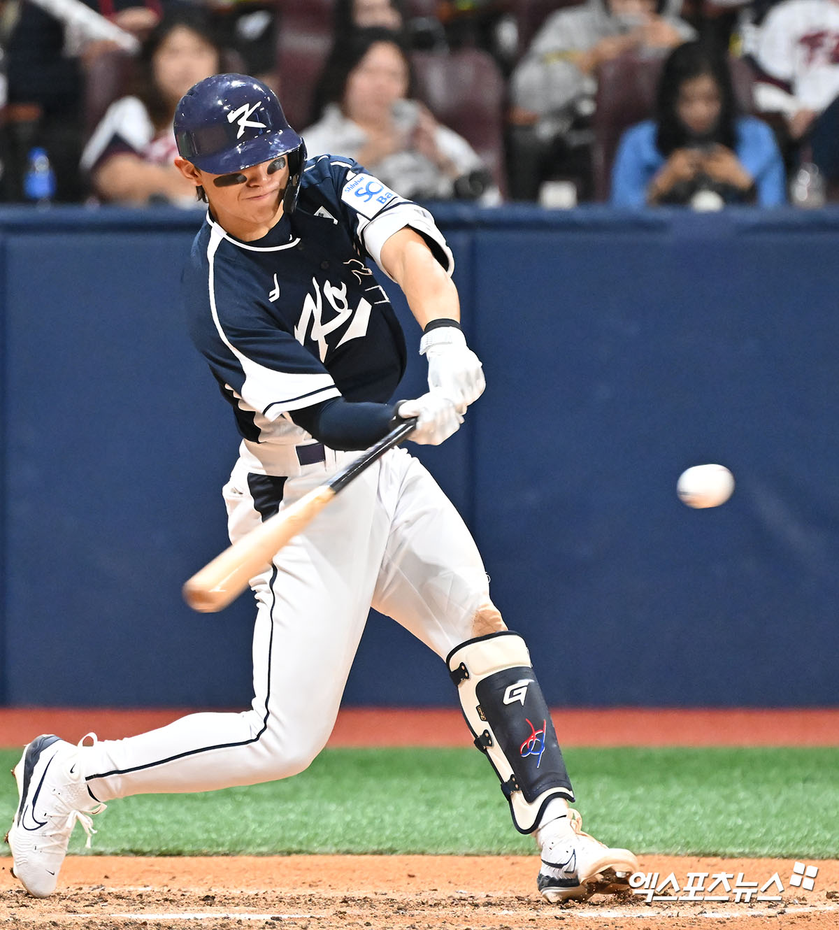 대표팀 내야수 김도영은 2일 고척스카이돔에서 열린 '2024 K-BASEBALL SERIES with TVING' 쿠바 대표팀과 평가전에서 3번타자 3루수로 선발 출전했다. 3타수 1안타 1도루를 기록했지만, 최근까지 한국시리즈를 치르는 등 체력 소모가 많아 몸 상태가 정상은 아니다. 그는 빠르게 컨디션을 회복하고자 다짐했다. 고척, 김한준 기자