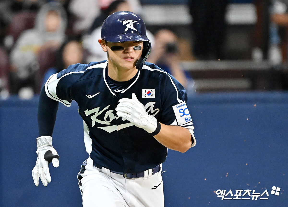 대표팀 내야수 김도영은 2일 고척스카이돔에서 열린 '2024 K-BASEBALL SERIES with TVING' 쿠바 대표팀과 평가전에서 3번타자 3루수로 선발 출전했다. 3타수 1안타 1도루를 기록했지만, 최근까지 한국시리즈를 치르는 등 체력 소모가 많아 몸 상태가 정상은 아니다. 그는 빠르게 컨디션을 회복하고자 다짐했다. 고척, 김한준 기자