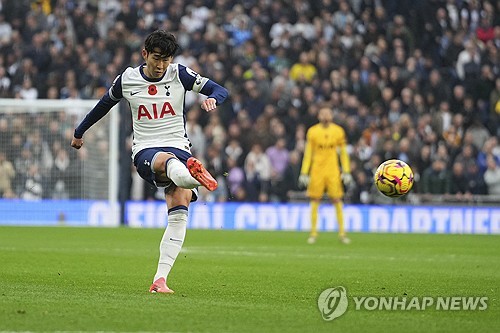 토트넘 홋스퍼는 3일(한국시간) 영국 런던 토트넘 홋스퍼 경기장에서 열린 애스턴 빌라와의 2024-2025시즌 잉글리시 프리미어리그 10라운드 홈경기에서 4-1 역전승을 거뒀다. 이날 부상 복귀전을 가진 손흥민은 후반 4분 날카로운 크로스로 브레넌 존슨의 동점골을 도와 시즌 3호 도움을 올리면서 각종 매체들로부터 호평을 받았다. 연합뉴스