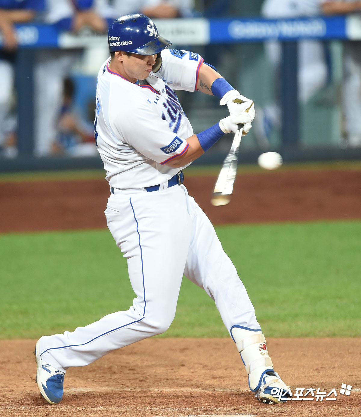 9일 오후 대구삼성라이온즈파크에서 열린 ‘2020 신한은행 SOL KBO 리그’ 한화 이글스와 삼성 라이온즈의 더블헤더 2차전 경기, 4회말 1사 1루 삼성 김동엽이 좌전안타를 날리고 있다. 엑스포츠뉴스 DB