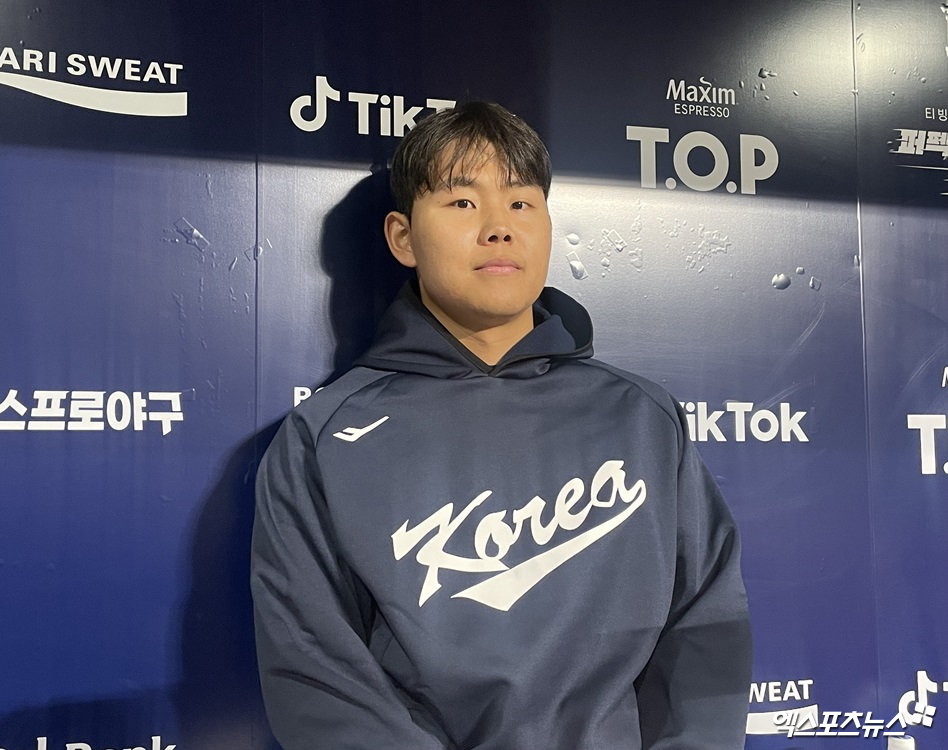 KT 위즈 투수 소형준이 5일 서울 고척스카이돔에서 2024 WBSC 프리미어12 대표팀 훈련을 마친 뒤 인터뷰에 임하고 있다. 고척, 최원영 기자