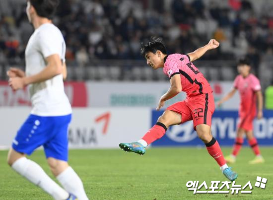 독일 매체 TZ가 6일(한국시간) 하노버에서 뛰고 있는 이현주의 대한민국 축구 국가대표팀 발탁 소식을 전했다. 공격수인 그는 다가오는 국제축구연맹(FIFA) 월드컵 예선 경기에 나설 대표팀 명단에 포함됐다