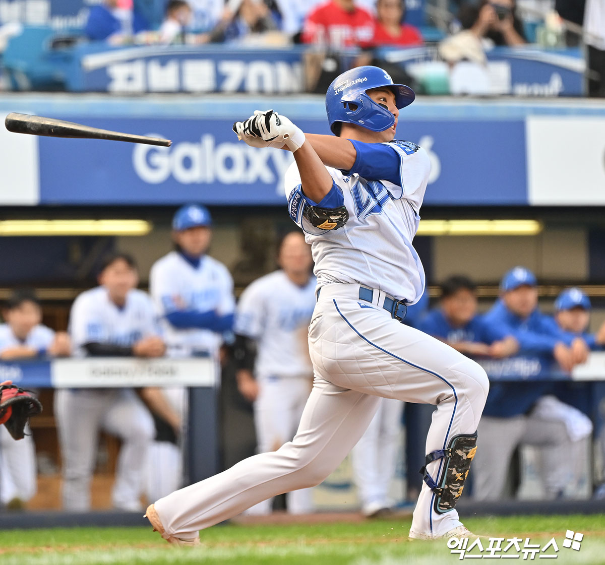 26일 오후 대구삼성라이온즈파크에서 열린 '2024 신한 SOL Bank KBO 한국시리즈' KIA 타이거즈와 삼성 라이온즈의 4차전 경기, 4회말 2사 1,2루 삼성 김영웅이 1타점 적시타를 날리고 있다. 엑스포츠뉴스DB