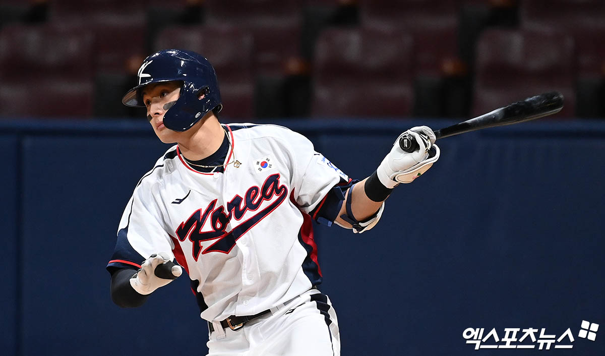 6일 오후 서울 구로구 고척스카이돔에서 열린 2024 WBSC(세계야구소프트볼연맹) 프리미어12 대한민국 야구 대표팀과 상무와의 평가전 경기, 3회말 1사 한국 윤동희가 타격하고 있다. 고척, 박지영 기자