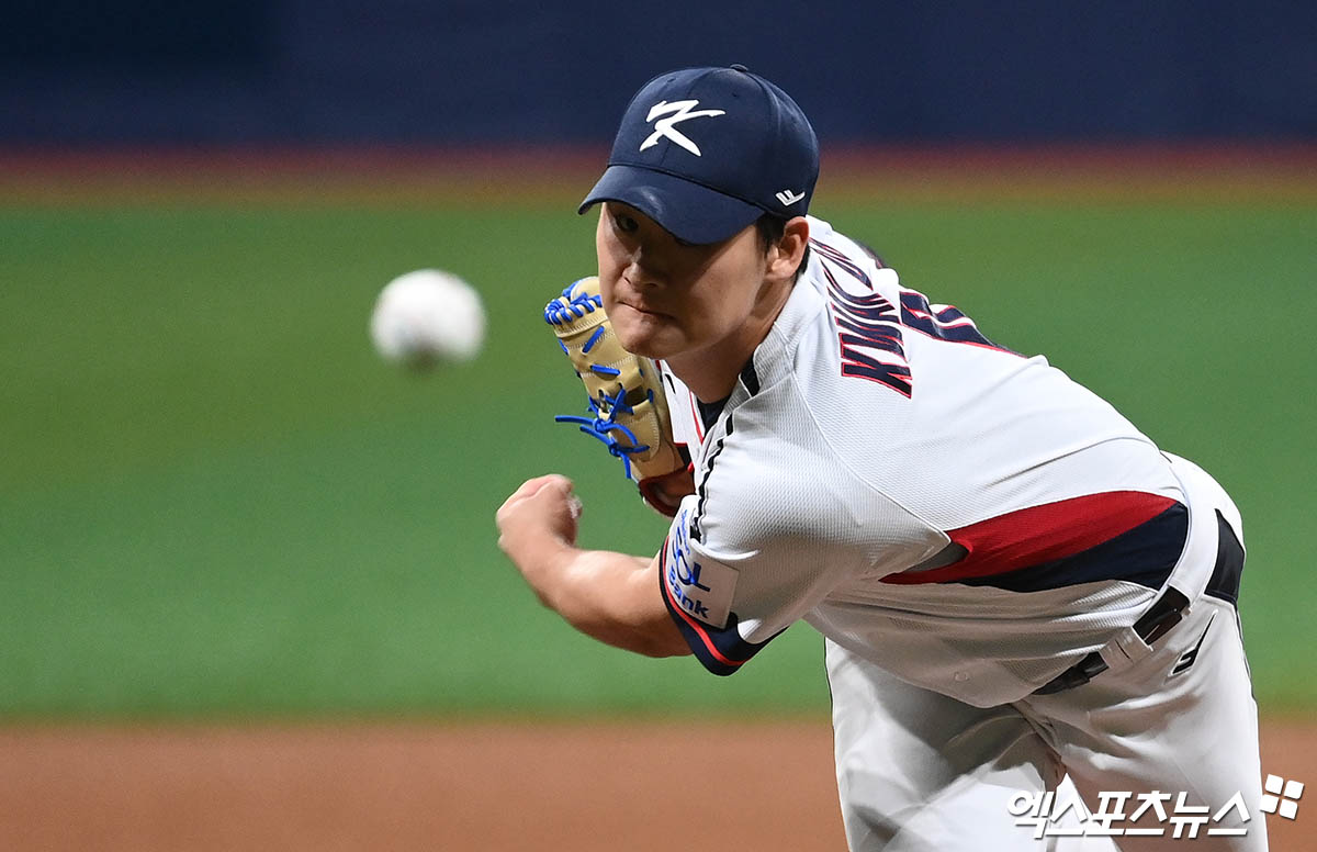 6일 오후 서울 구로구 고척스카이돔에서 열린 2024 WBSC(세계야구소프트볼연맹) 프리미어12 대한민국 야구 대표팀과 상무와의 평가전 경기, 5회말 상무 곽도규가 역투하고 있다. 고척, 박지영 기자