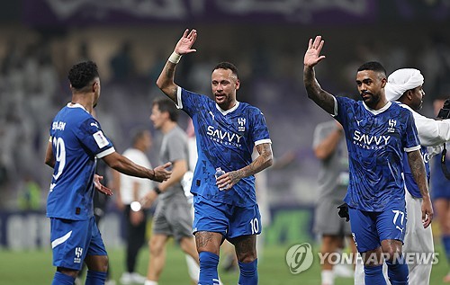 스페인 매체 '스포르트'가 7일(한국시간) 사우디 명문 팀 알힐랄이 부상으로 신임하는 네이마르를 1월에 팔고 또 다른 대형 슈퍼스타 크리스티아누 호날두를 영입하려 한다고 보도했다. 연합뉴스