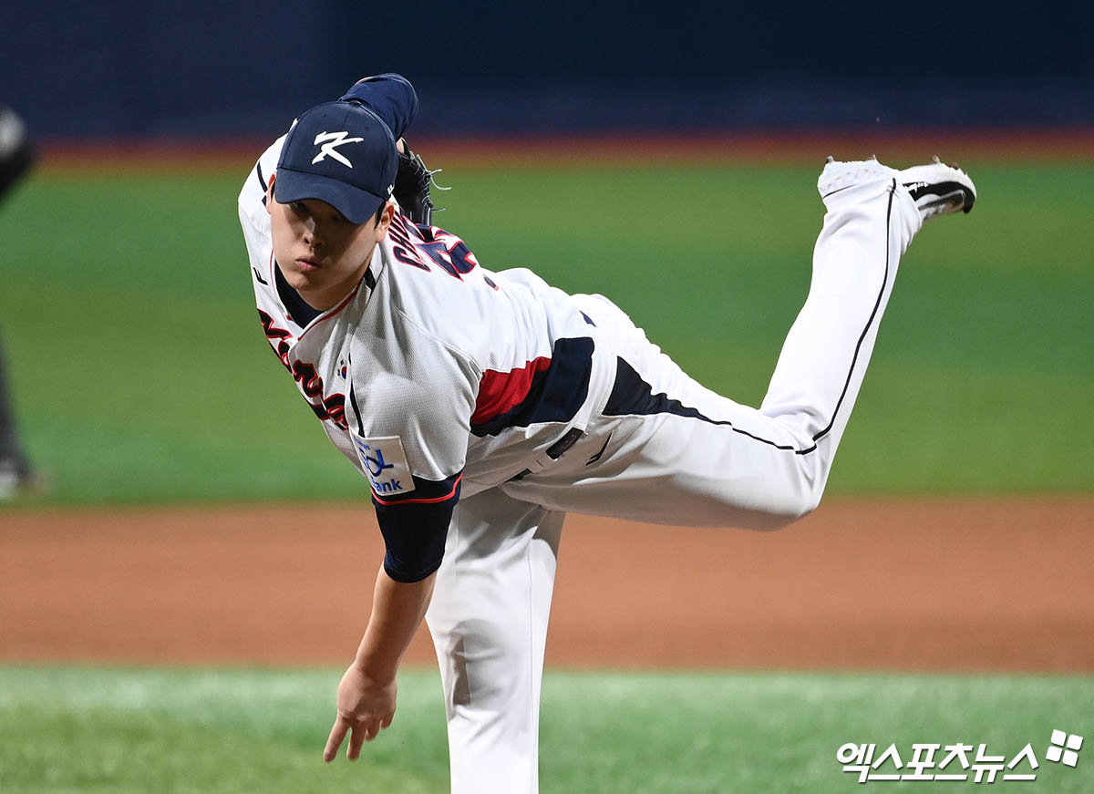 6일 오후 서울 구로구 고척스카이돔에서 열린 2024 WBSC(세계야구소프트볼연맹) 프리미어12 대한민국 야구 대표팀과 상무와의 평가전 경기, 8회말 상무 최지민이 역투하고 있다. 엑스포츠뉴스DB