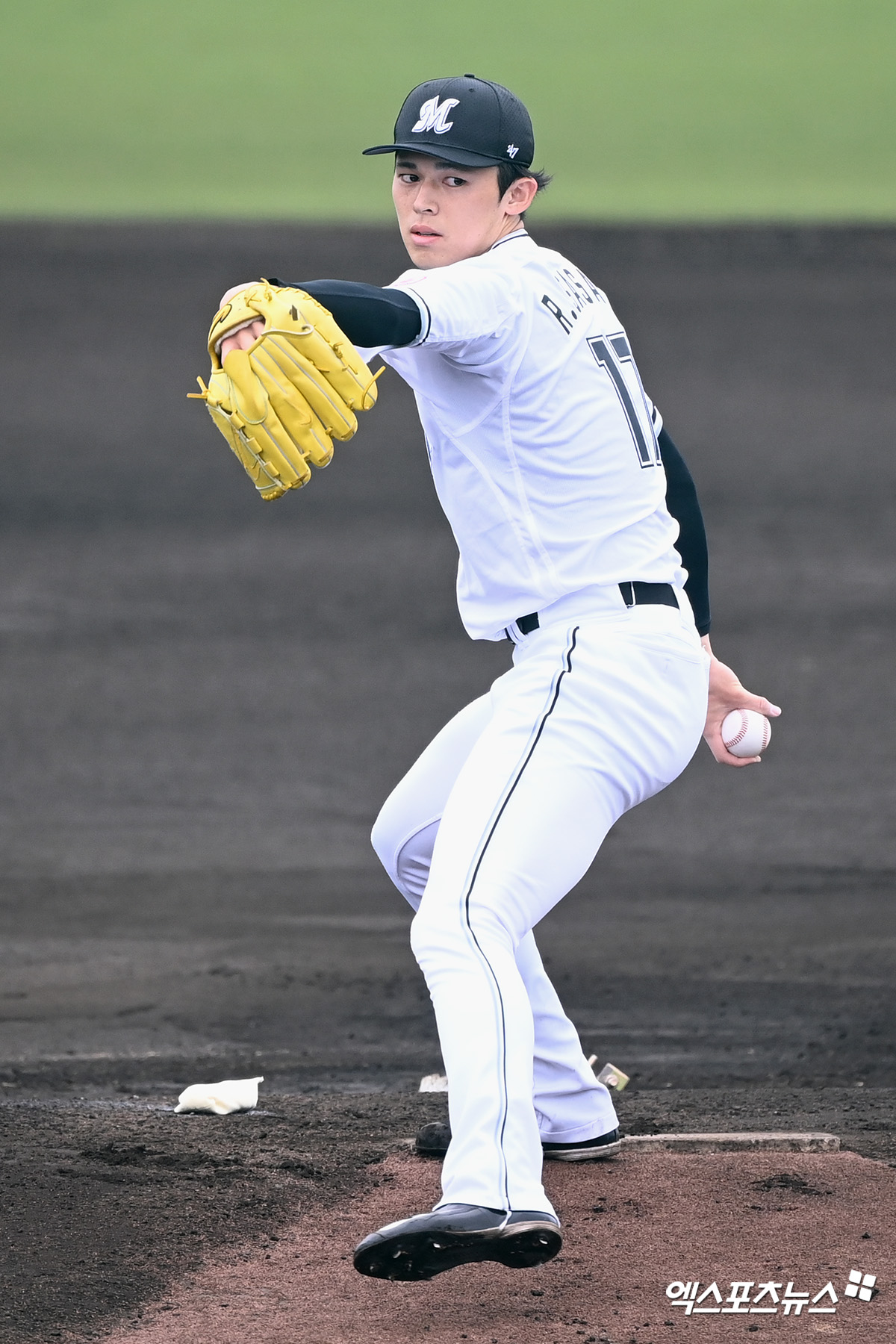 일본프로야구(NPB) 지바 롯데의 우완 파이어볼러 사사키 로키가 9일 구단 동의를 얻어 포스팅 시스템을 통한 메이저리그 진출을 노려볼 수 있게 됐다. 사진 엑스포츠뉴스 DB