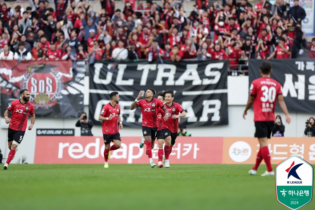 이번 경기에서 4위를 확정 짓지 못한 FC서울의 김기동 감독은 '놀 팔자가 아닌 것 같다'며 다음 경기를 최선을 다해 준비하겠다고 다짐했다. 사진 한국프로축구연맹