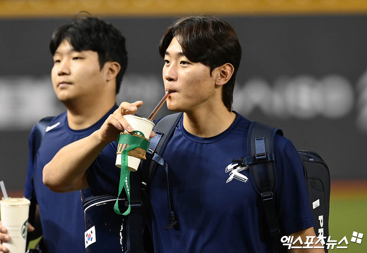 일본 스포츠 전문 매체 '스포츠 호치'가 오는 16일 한국과의 2024 WBSC 프리미어12 B조 조별리그 경기를 앞두고 김도영을 한국 야구 대표팀 중심 선수로 소개했다. 사진 박지영 기자