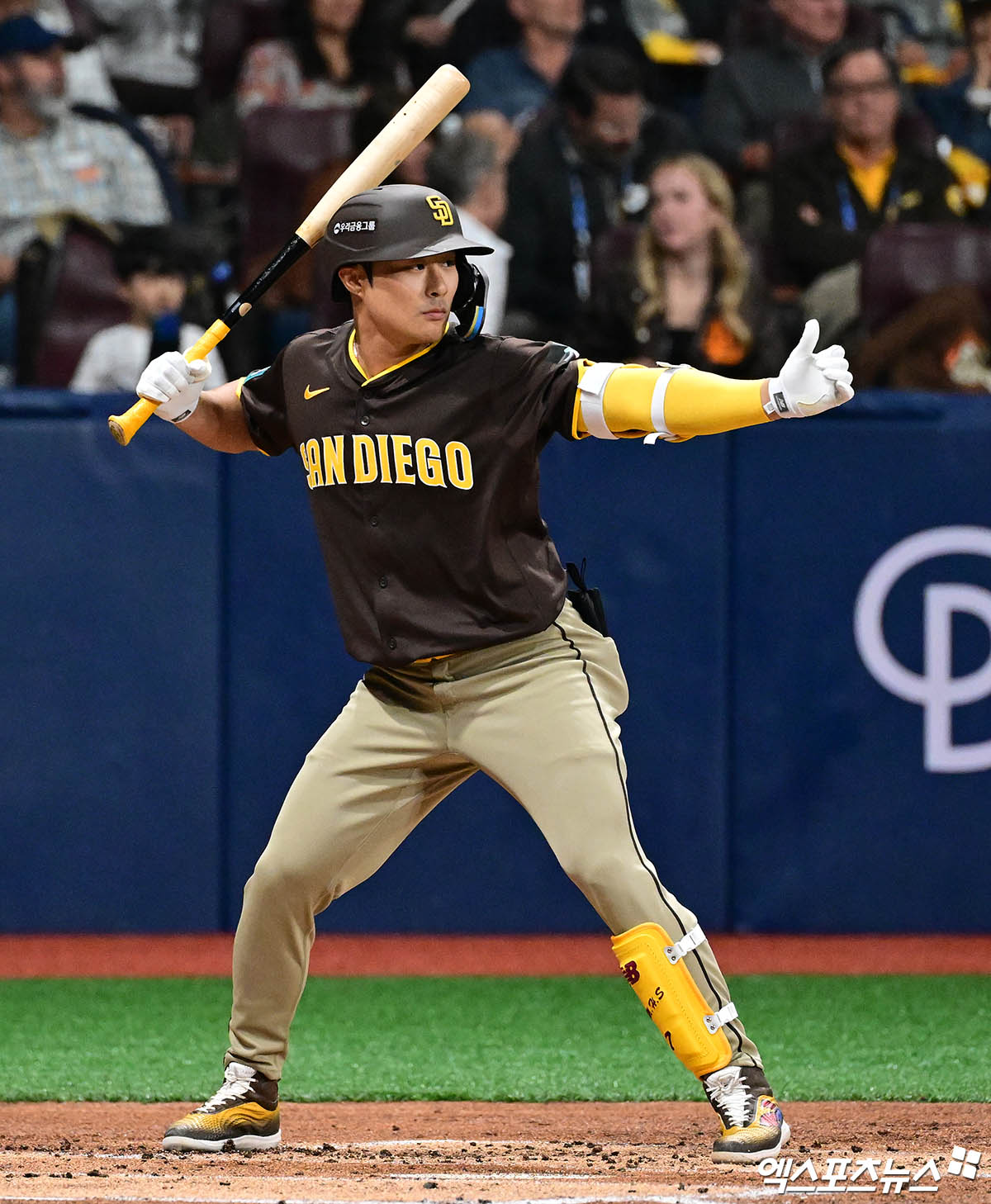 21일 오후 서울 구로구 고척스카이돔에서 열린 '메이저리그(MLB) 월드투어 서울시리즈 2024' LA 다저스와 샌디에이고 파드리스의 경기, 1회초 무사 1,3루 샌디에이고 김하성이 타석에 들어서 타격 준비를 하고 있다. 엑스포츠뉴스 DB