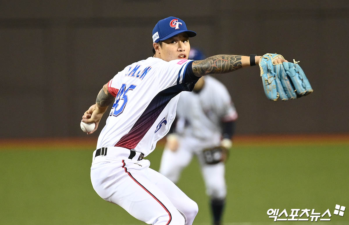 13일 오후 대만 타이베이돔에서 열린 '2024 WBSC(세계야구소프트볼연맹) 프리미어12' B조 조별리그 대한민국과 대만의 경기, 1회초 대만 선발투수 린위민이 역투하고 있다. 타이베이(대만), 박지영 기자