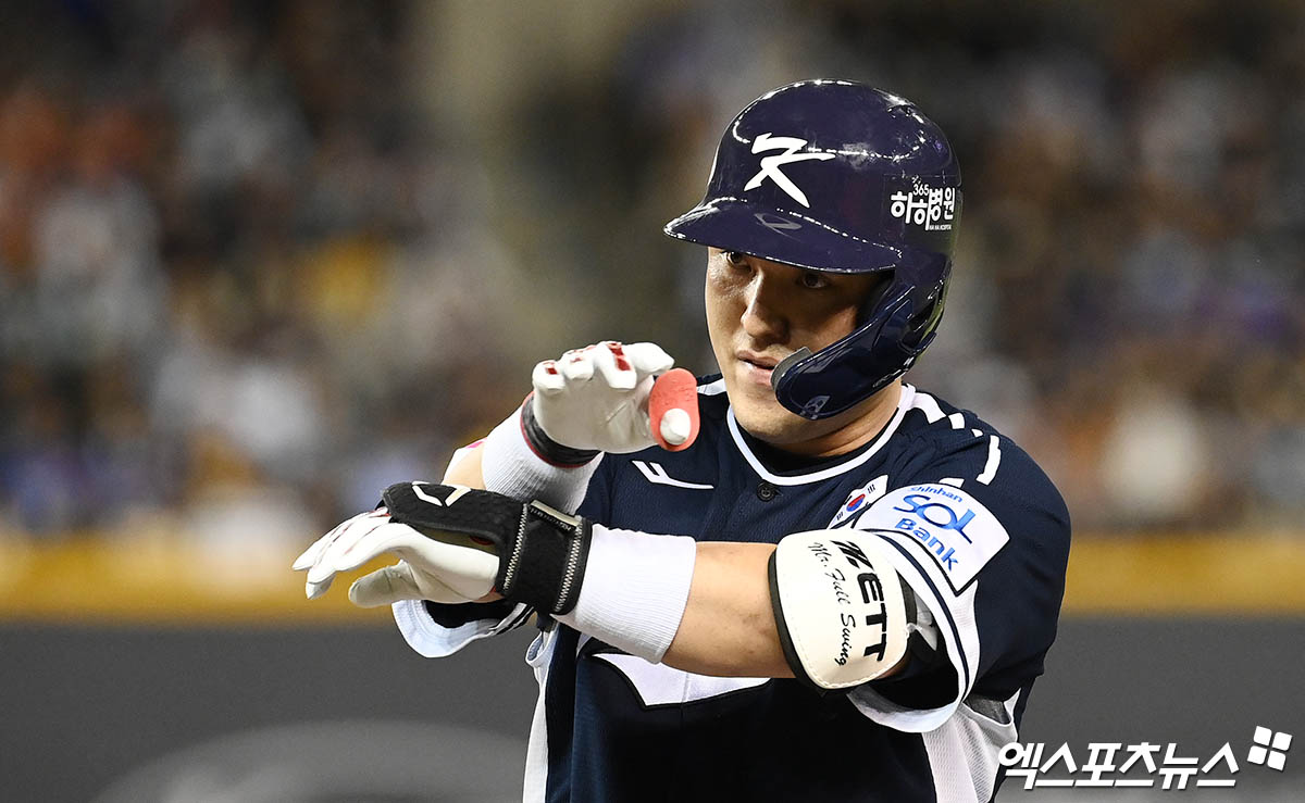 대표팀 포수 박동원은 13일 타이베이 타이베이돔에서 열린 '2024 세계야구소프트볼연맹(WBSC) 프리미어12' 조별리그 B조 첫 경기 대만전에서 5번타자 포수 출전했다. 4회초 1타점 적시타를 쳐 공격에 힘을 보탰다. 타이베이(대만), 박지영 기자