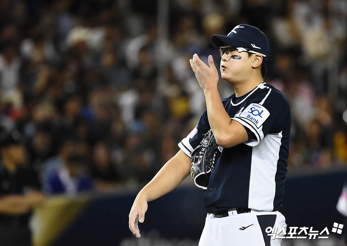 한국 야구 대표팀 투수 김서현(한화 이글스)이 13일 대만 타이베이의 타이베이돔에서 열린 2024 WBSC 프리미어12 조별리그 B조 1차전에서 대만을 상대로 1이닝 무실점으로 호투했다. 사진 박지영 기자