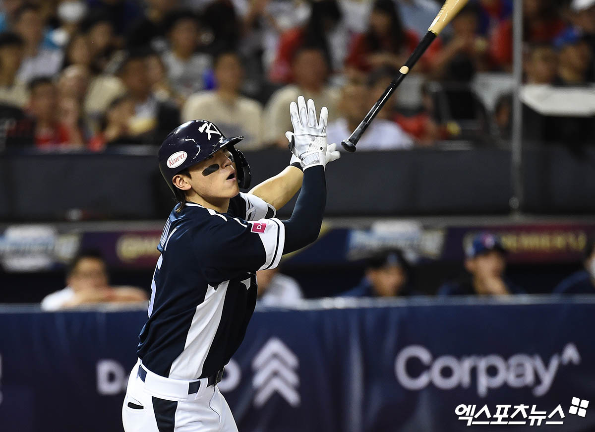 대표팀 내야수 김도영은 13일 타이베이 타이베이돔에서 열린 '2024 세계야구소프트볼연맹(WBSC) 프리미어12' 조별리그 B조 첫 경기 대만전에서 3번타자 3루수로 선발 출전했다. 4회초 대표팀 타선을 깨우는 1타점 2루타를 때려 공격에 활력을 불어넣었다. 타이베이(대만), 박지영 기자